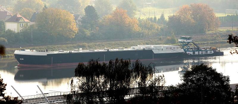 Tanker, který vyrobila v létě firma Barkmet ve Lhotce nad Labem na Lovosicku pluje do Holandska.