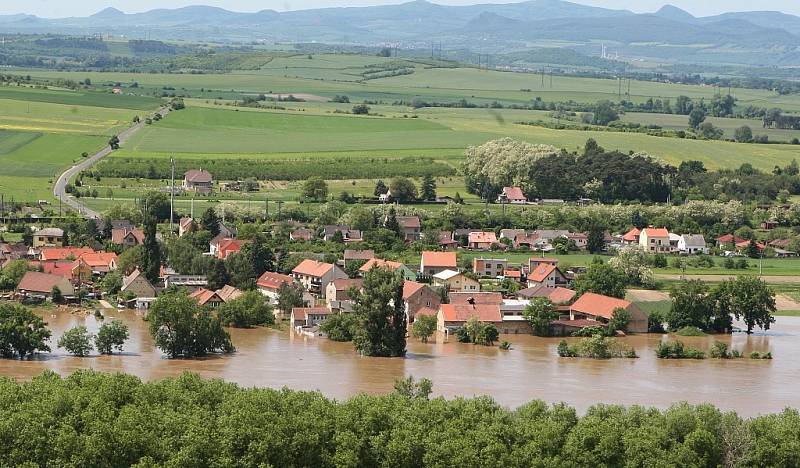 Povodeň 2013: Letecké snímky Litoměřicka od Štětí až po Terezín.