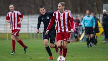 Fotbalisté Brozan (v pruhovaném) porazili v divizním duelu Chomutov 3:1.