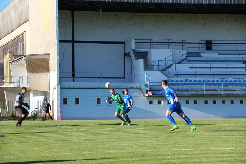 Lovosice (v modrém) - Žatec (v zeleném), KP