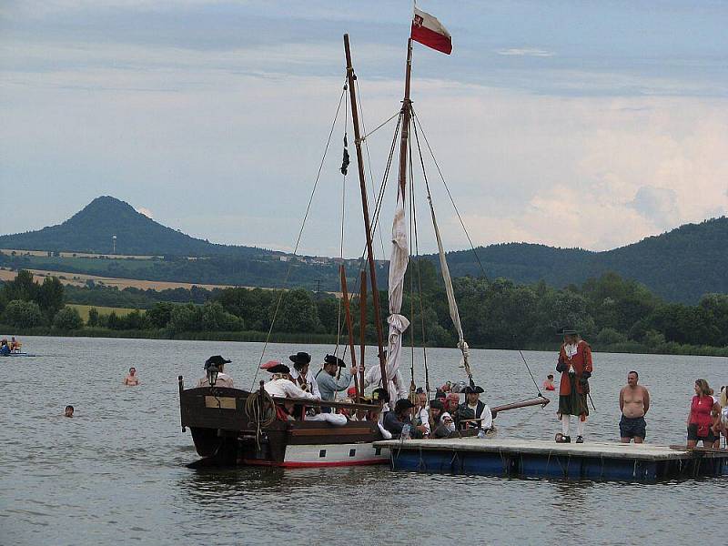 Piráti dobývají jezero v Úštěku 2010.