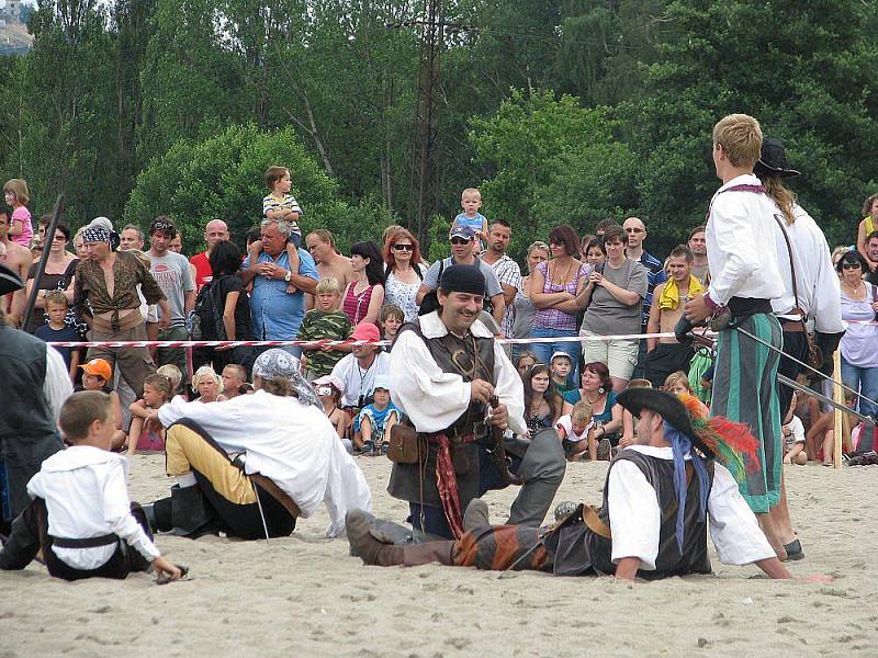 Piráti dobývají jezero v Úštěku 2010.