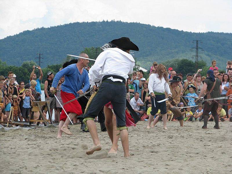 Piráti dobývají jezero v Úštěku 2010.