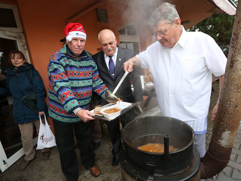 60 litrů polévky uvařil v sobotu 25. listopadu s přáteli Jozef Pásztor.