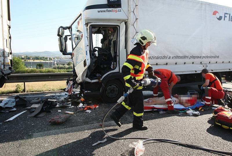 Vážná dopravní nehoda na dálnici D8