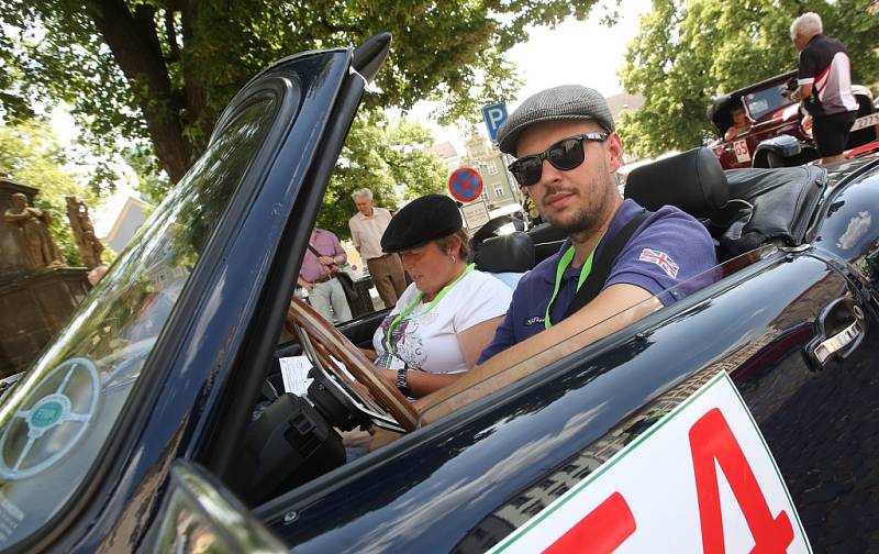 Severem Čech se prohnala historická vozidla v rámci závodu Oldtimer Bohemia rally. Jedna ze zastávek byla v Litoměřice.