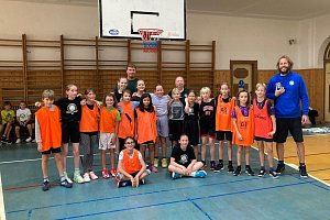 Basketbalistky Kočky z Chemnitz navštívily litoměřickou školu.