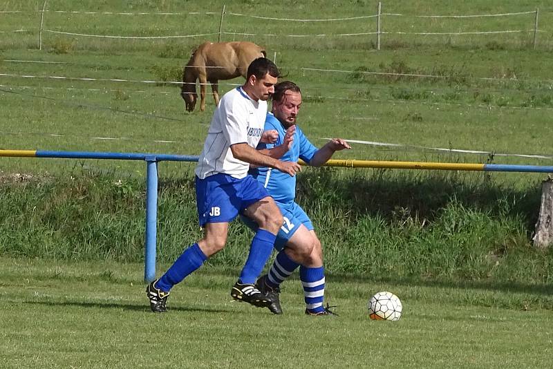 IV. třída: Libochovany (v bílém) - Prackovice n. L.