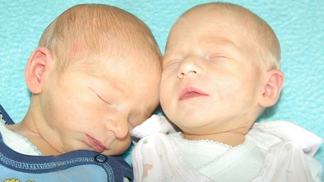   Lucii Hodkové a Janovi Hronskému z Litoměřic se 14.7. v 9.15 hodin narodila v Litoměřicích dvojčata. Syn Jan (46 cm, 2,3 kg) a dcera Julie  (44 cm, 2,1 kg).