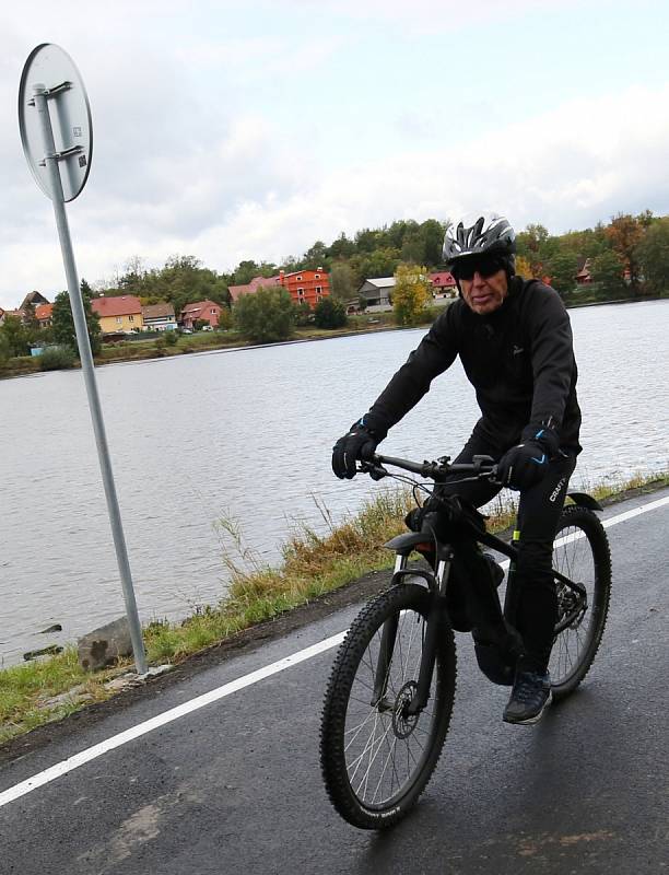 Slavnostní otevřené nové Labské cyklostezky u Dobříně na Roudnicku