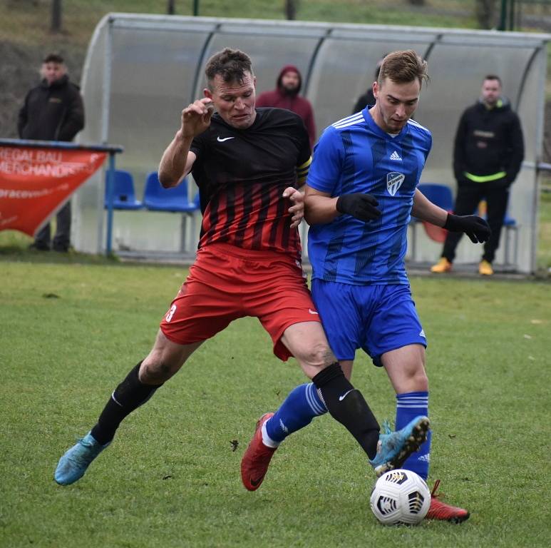 Liběšice (tmavé dresy) doma podlehly Černovicím 1:3.