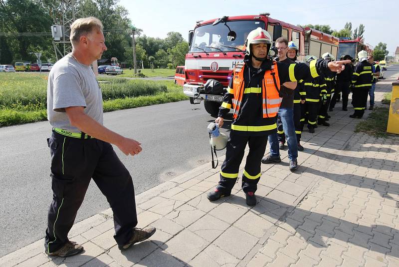 Hasiči, záchranáři a policisté cvičili v Křešicích kontakt s nakaženým smrtelnou ebolou