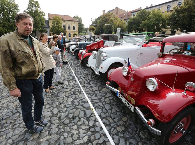 Sraz veteránů a historická módní přehlídka v Roudnici nad Labem