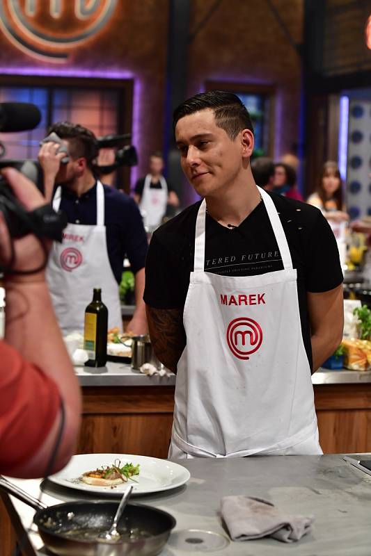 Marek Kühnel z Lovosic vaří v zámeckém vinařství v Třebívlicích. Zúčastnil se televizní soutěže MasterChef Česko.