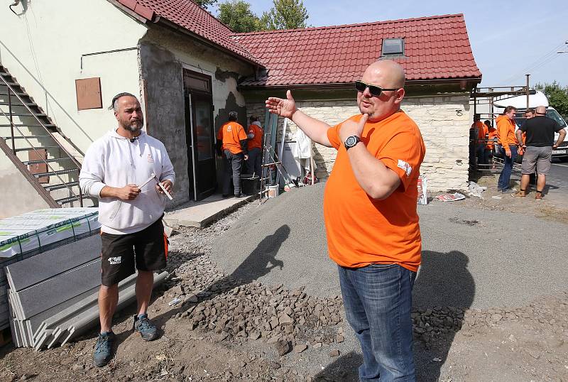 Tereza Pergnerová se štábem pořadu Mise nový domov tentokrát pomáhá v Nučnicích na Litoměřicku.