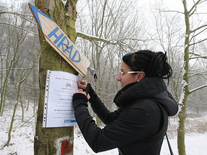 Zvířata v okolí Hazmburku umírají, nebezpečí otravy nadále přetrvává, úřady nekonají. Konal tedy Deník.