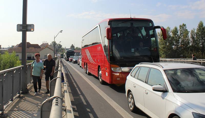 Řidiče čekají při cestě do Litoměřic kvůli veletrhu Zahrada Čech tradiční dopravní komplikace