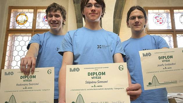 DEVATENÁCTILETÝ STUDENT litoměřického gymnázia právě svádí souboj v  Matematické olympiádě v Jihlavě. 