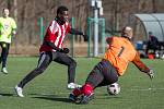 Fotbalisté Brozan (v pruhovaném) porazili v přípravném duelu Přední Kopaninu. 