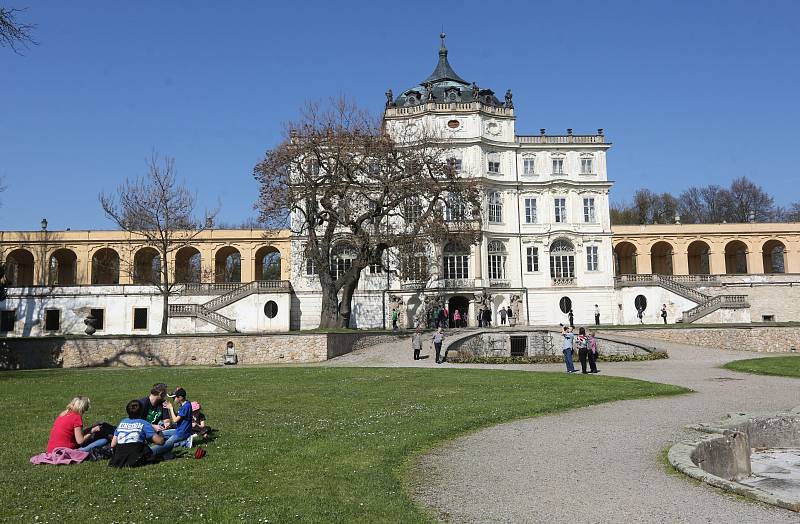 Zahájení sezony na zámku v Ploskovicích