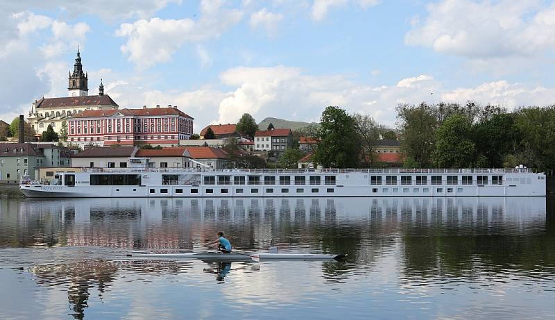 Jedna z největších a nejkrásnějších osobních lodí Viking Beyla opět připlula na naši část Labe. 