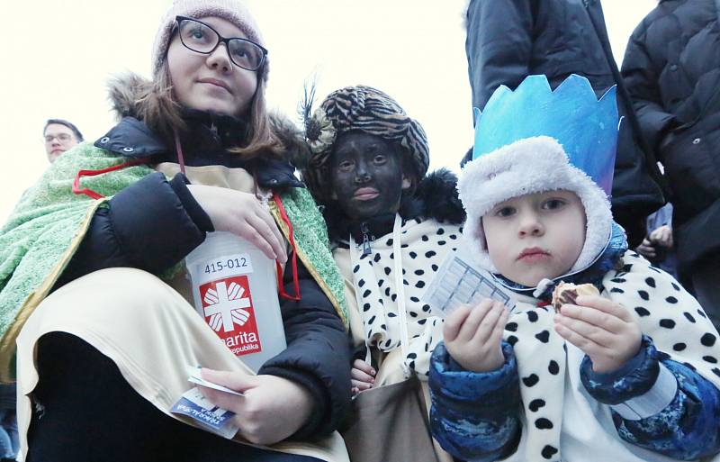 V pátek 4. ledna v podvečer požehnal litoměřický biskup Jan Baxant tříkrálové koledníky.