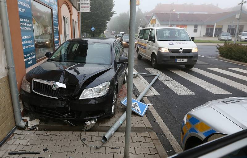 Dopravní nehoda se stala v pátek 28. července kolem šesté hodiny ráno v Lovosicích v Terezínské ulici.