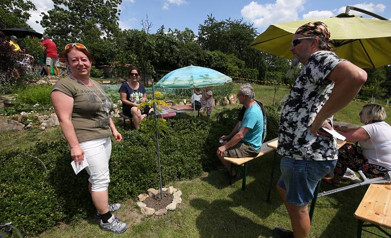 Putování za vínem ve vinici vinařů z Malých Žernosek