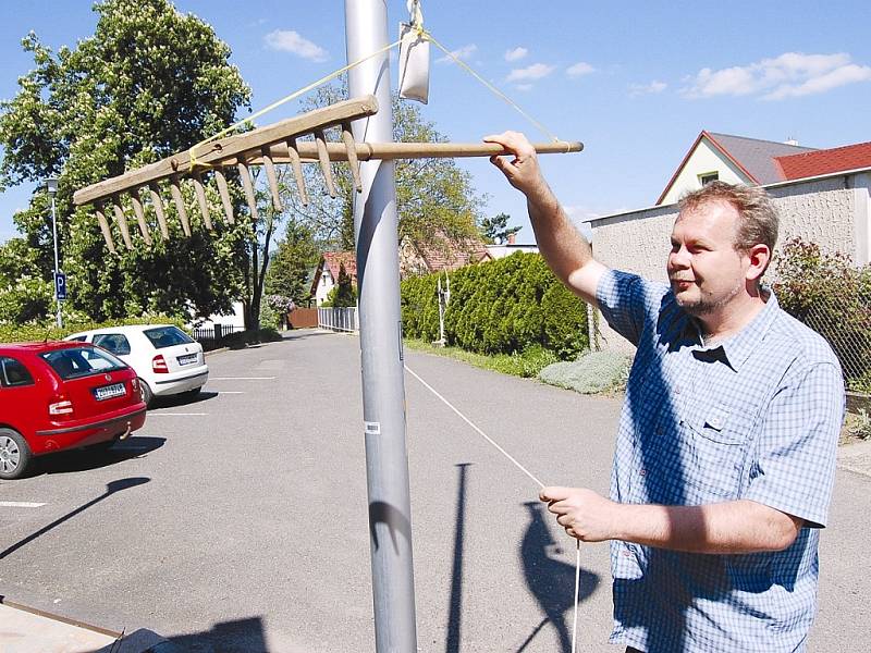 „EUROHRÁBĚ“ visí i v Malých Žernosekách. Obec se tak připojila k apelu na změnu v přerozdělování eurodotací.