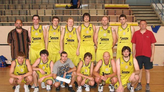 NEJLEPŠÍ. Basketbalisté Slavoje Litoměřice byli v druholigové sezoně 2008/2009 nejlepší. Potvrdili to i v posledních domácích zápasech, kdy jasně zdolali Karlovy Vary a Rokycany. 