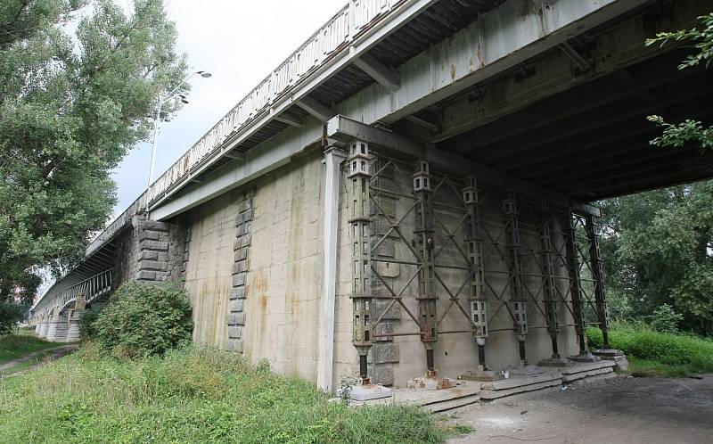 PROBLEMATICKÉ mosty na želetické straně čeká generální oprava.