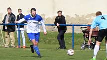 Fotbalisté SK Hrobce (v bílomodrém) rozstříleli v duelu krajského přeboru Vilémov 9:0. 