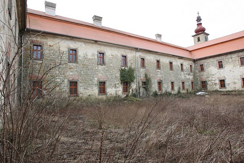 ZÁMEK I KOSTEL v Konojedech prochází rozsáhlou rekonstrukcí. 