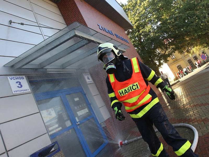 Na litoměřickém zimním stadionu proběhlo cvičení na téma úniku čpavku z chladícího systému