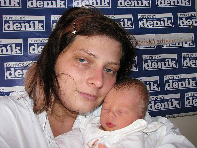 Martině Blažkové a Aleši Holeyšovskému z Litochovic se 18. července v 15.30 hodin v ústecké porodnici narodil syn Jakub. Měřil 47 cm a vážil 2,7 kg. Blahopřejeme!