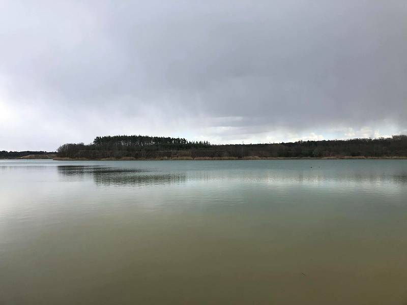 Pískovna Dobříň u Roudnice nad Labem.