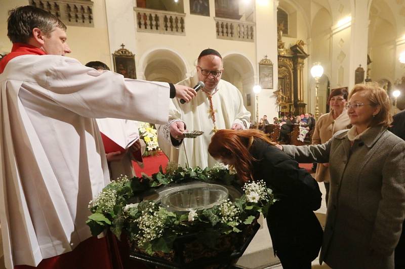 V katedrále sv. Štěpána v Litoměřicích se na Bílou sobotu večer konaly obřady velikonoční vigilie. 