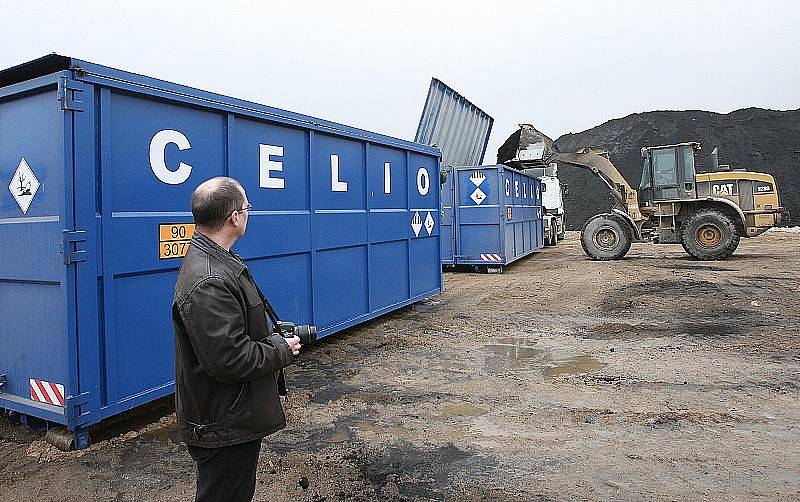 Manipulace s materiálem Geobal na skládce Celio u Litvínova