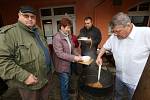 60 litrů polévky uvařil v sobotu 25. listopadu s přáteli Jozef Pásztor.