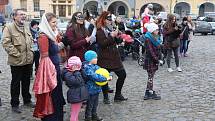 Herci na litoměřickém náměstí poutali na loutkový divadelní festival.