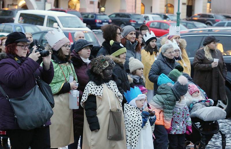 V pátek 4. ledna v podvečer požehnal litoměřický biskup Jan Baxant tříkrálové koledníky.