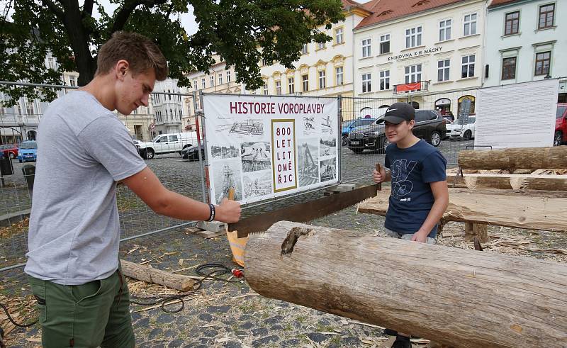 Budoucí tesaři ze střední školy z Krásného Března si přijeli zatesat do Litoměřic