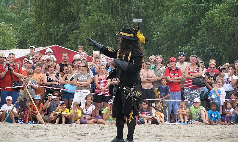 Piráti dobývají jezero v Úštěku 2010.