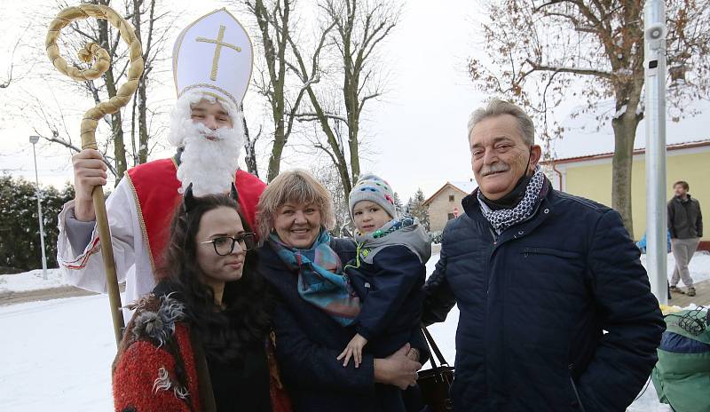 Mikulášské vlaky vyjely v neděli dopoledne na Švestkovou dráhu z Litoměřic do Mostu a zpět.