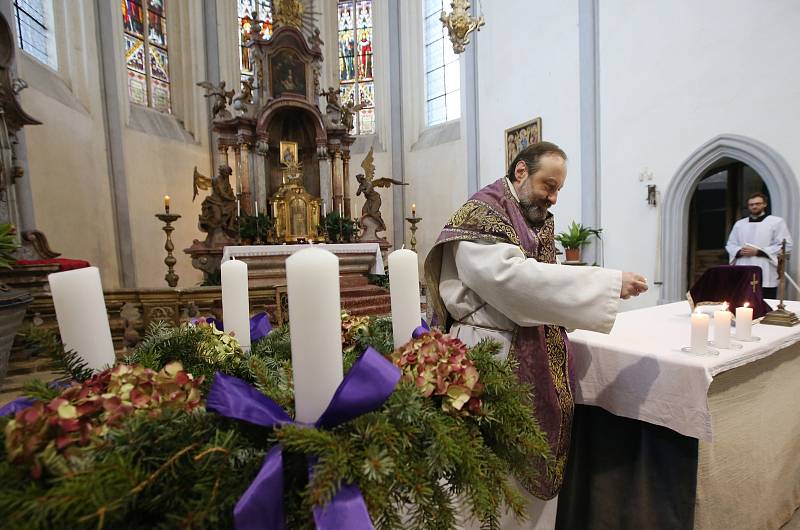 V Roudnici nad Labem zapálili první svíci na advetním věnci.