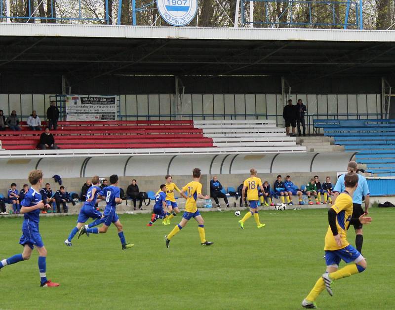 Na roudnickém trávníku porazili fotbalisté FK Teplice U15 americký výběr 7:0. 