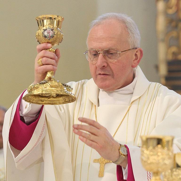 Nový biskup litoměřický, Mons. Jan Baxant. Nového biskupa litoměřické diecéze přišly přivítat stovky lidí.