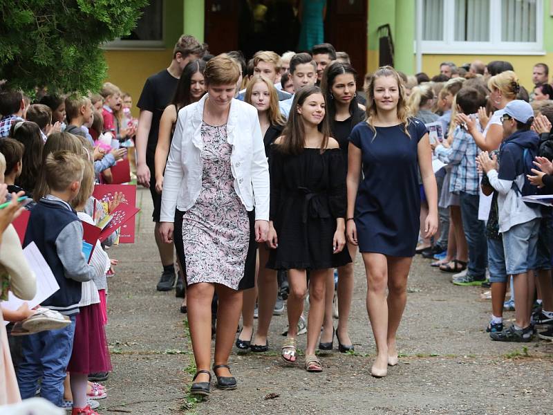 Zakončení školního roku a rozdávání vysvědčení v ZŠ Antonína Baráka v Lovosicích