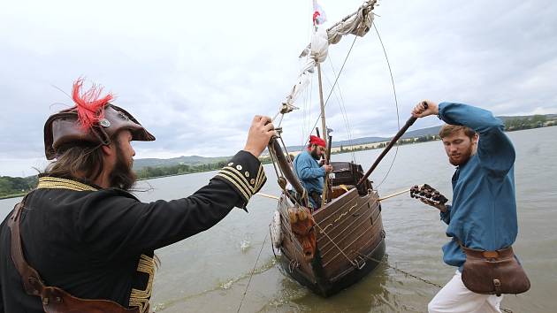 Pirátská bitva na jezeře v Úštěku