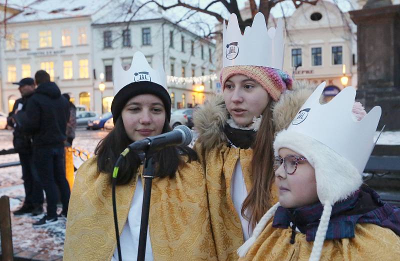 V pátek 4. ledna v podvečer požehnal litoměřický biskup Jan Baxant tříkrálové koledníky.